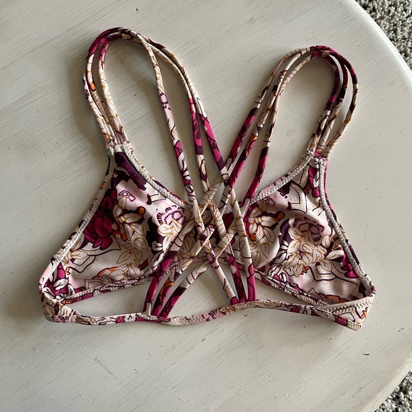 White fox bikini top - Picture 2 of 3